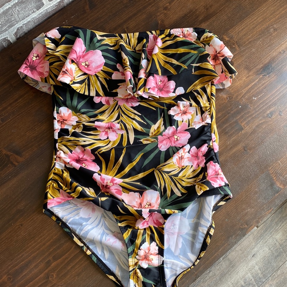 Kona Sol Swimsuit strapless size M